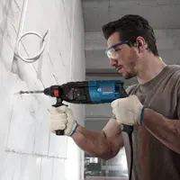 Martelete Perfurador Rompedor Elétrico Bosch GBH 2-24 D 820W 220V Acompanha Maleta com Acessórios