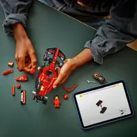 LEGO - Speed Champions - Carro de Corrida Ferrari SF-24 F1 - 77242
